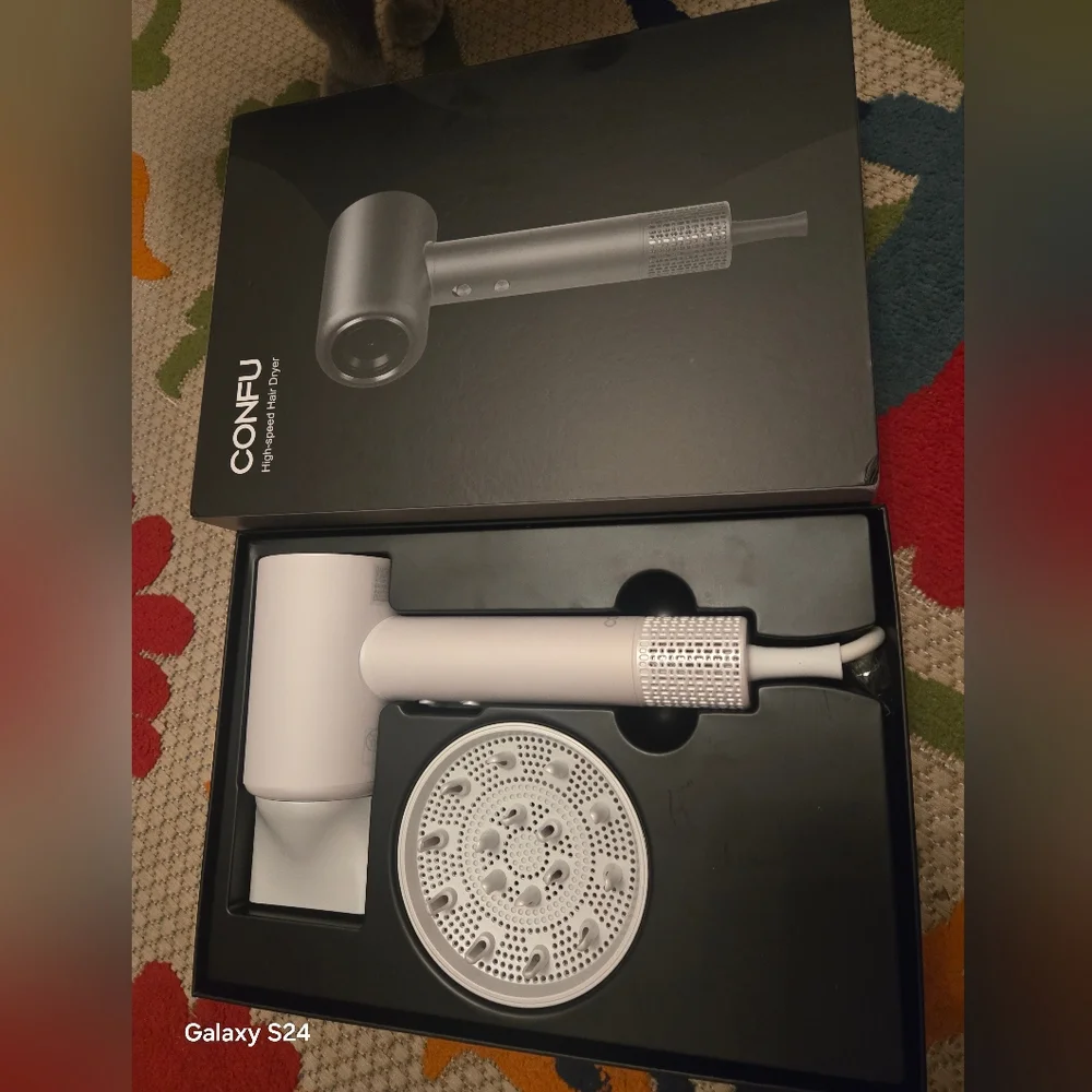 White Hair Dryer, Like New! with Attachments - Picture 9 of 11